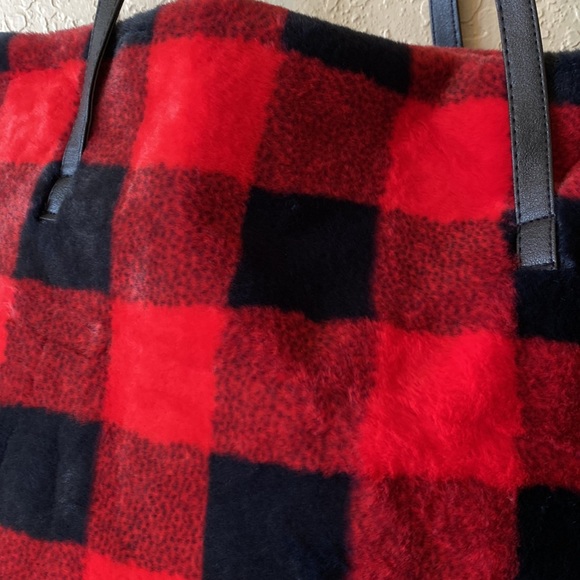 Faux Fur Black and Red Buffalo Plaid Zipper Tote Bag - Picture 7 of 13